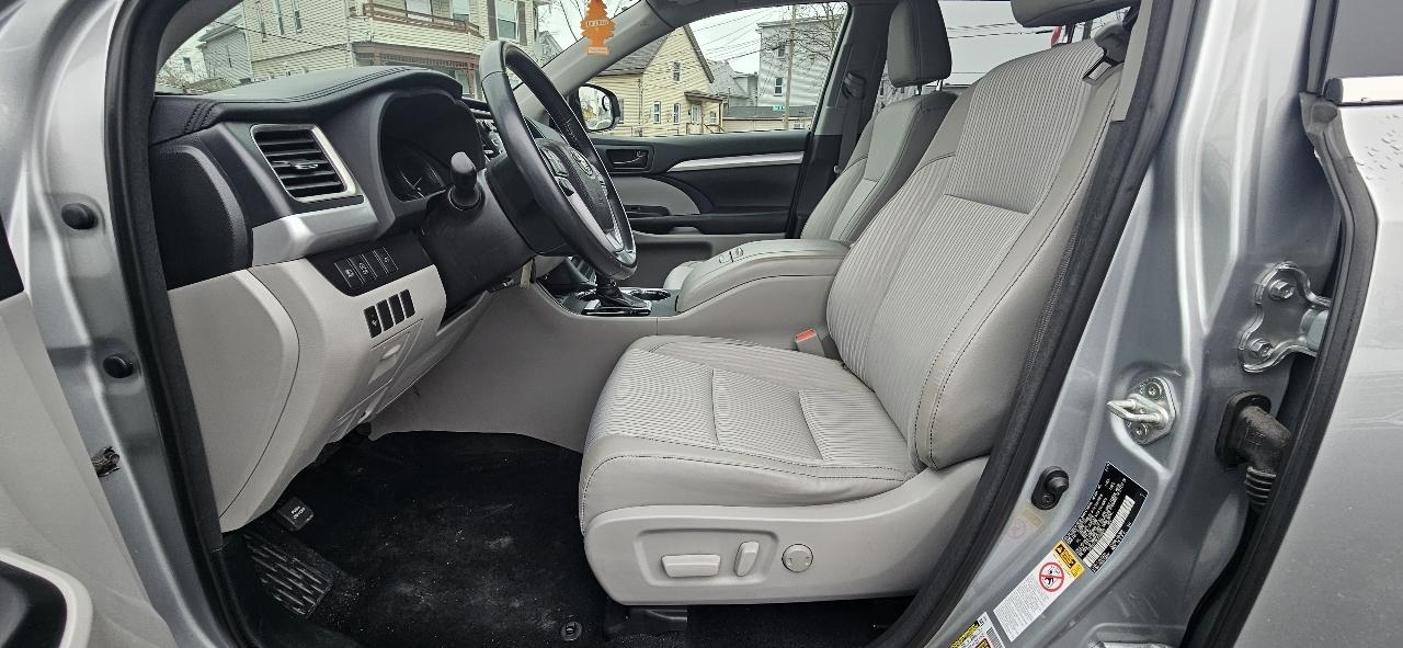 Toyota Highlander LE V6 AWD (Natl) 2018