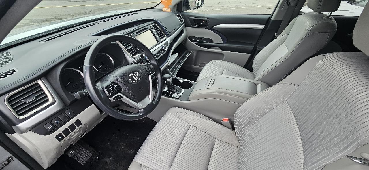 Toyota Highlander LE V6 AWD (Natl) 2018