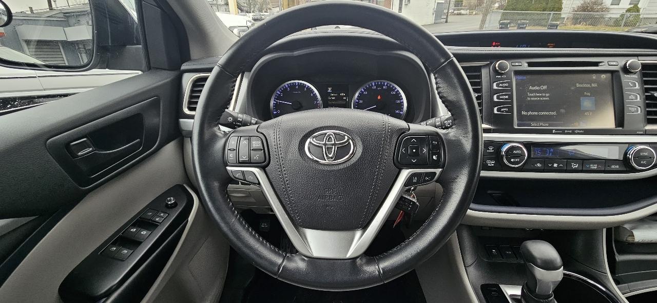 Toyota Highlander LE V6 AWD (Natl) 2018