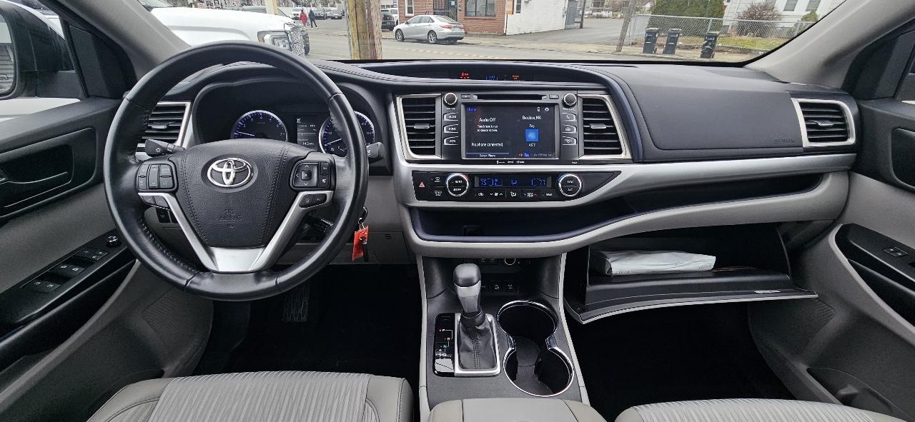 Toyota Highlander LE V6 AWD (Natl) 2018