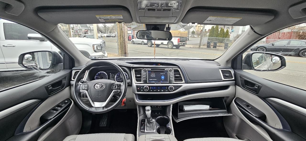 Toyota Highlander LE V6 AWD (Natl) 2018