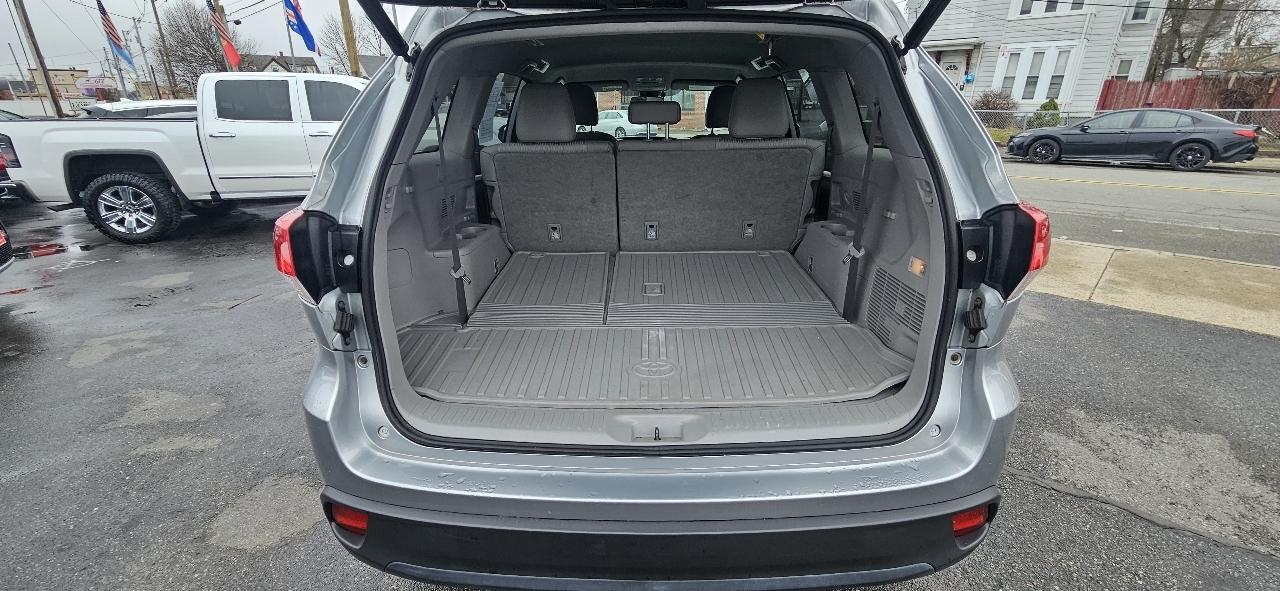 Toyota Highlander LE V6 AWD (Natl) 2018