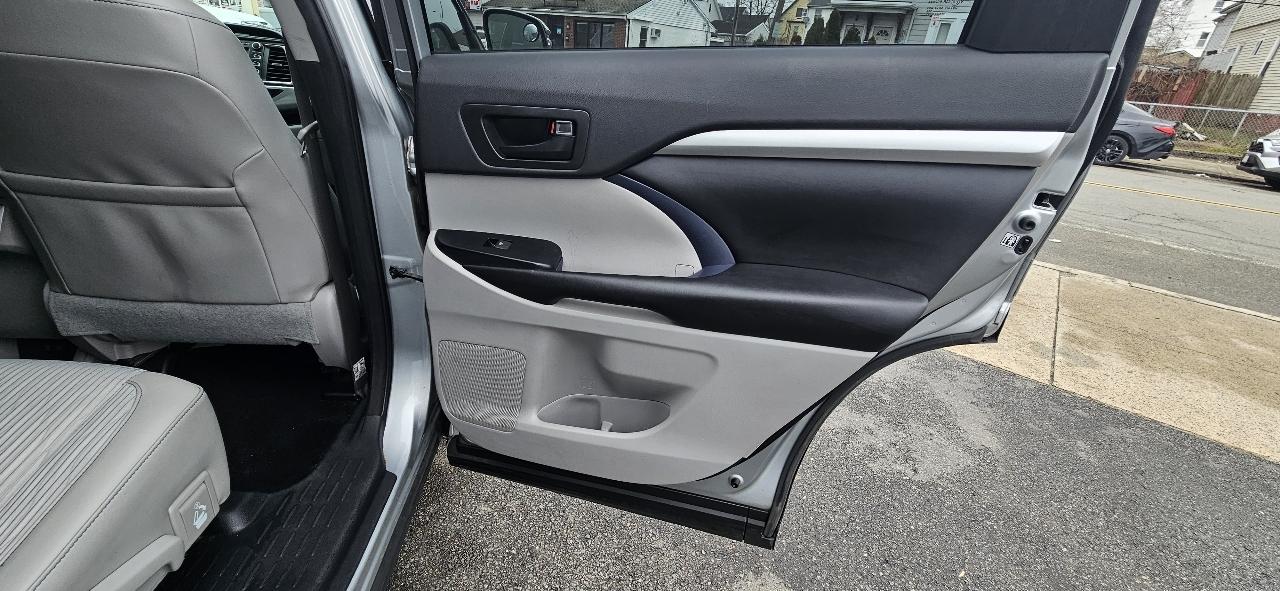 Toyota Highlander LE V6 AWD (Natl) 2018