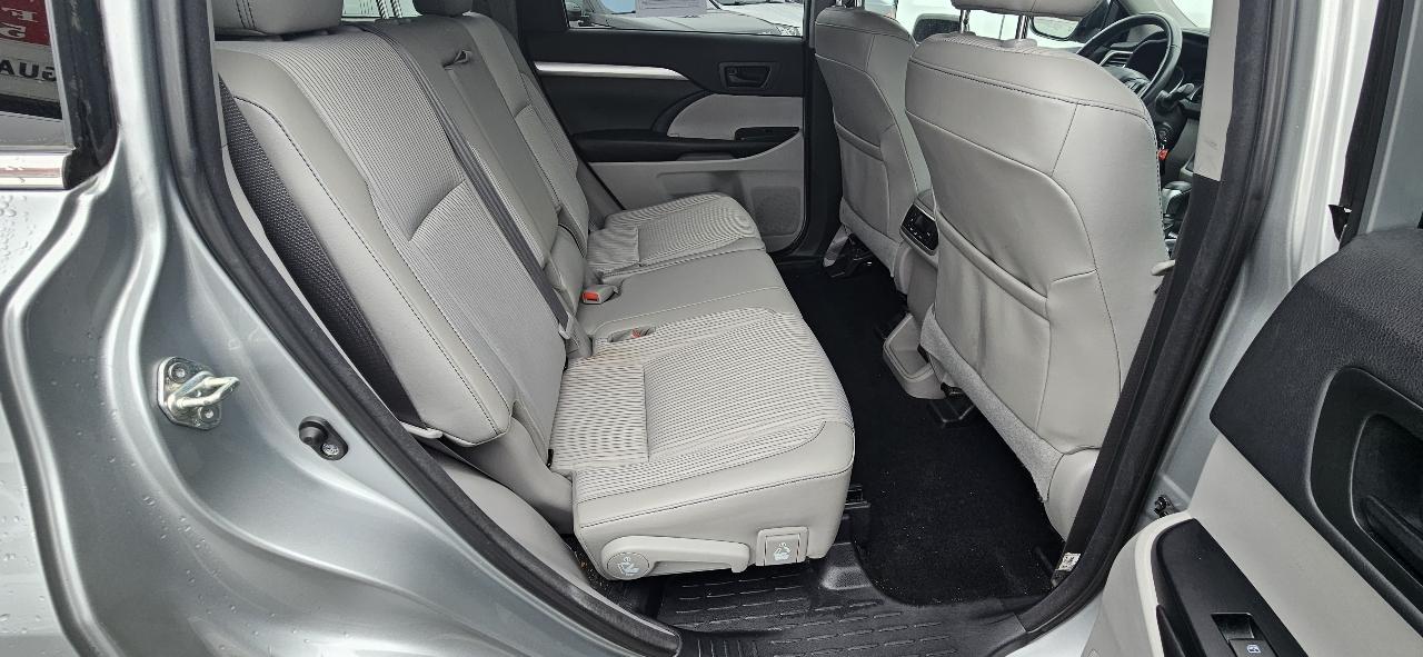 Toyota Highlander LE V6 AWD (Natl) 2018