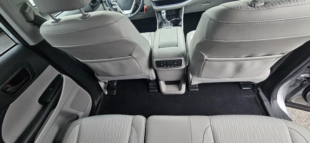 Toyota Highlander LE V6 AWD (Natl) 2018