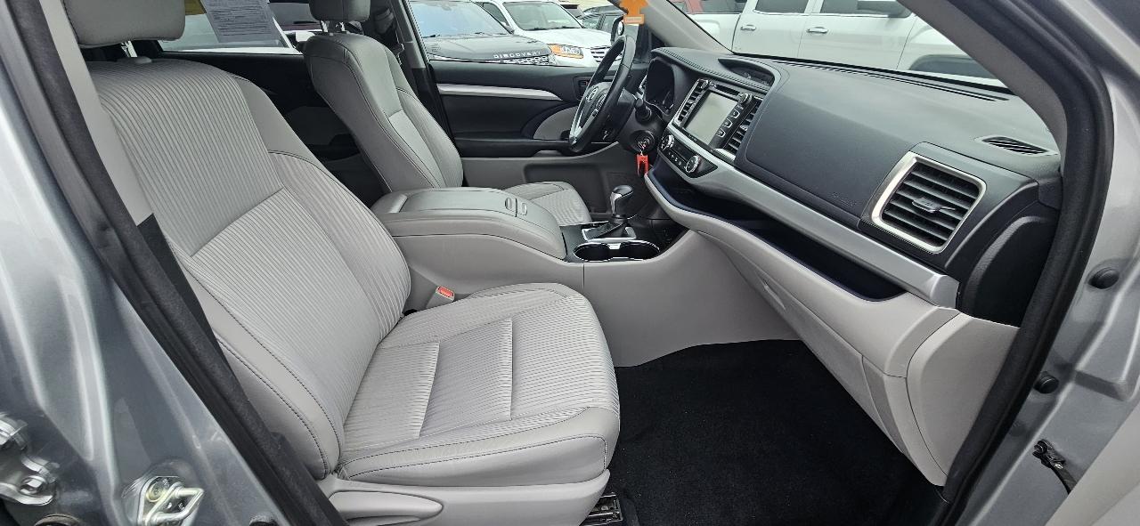 Toyota Highlander LE V6 AWD (Natl) 2018