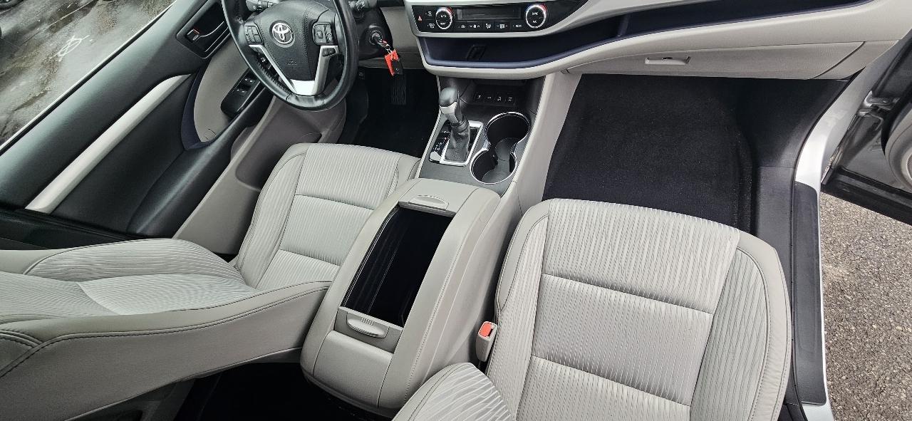 Toyota Highlander LE V6 AWD (Natl) 2018