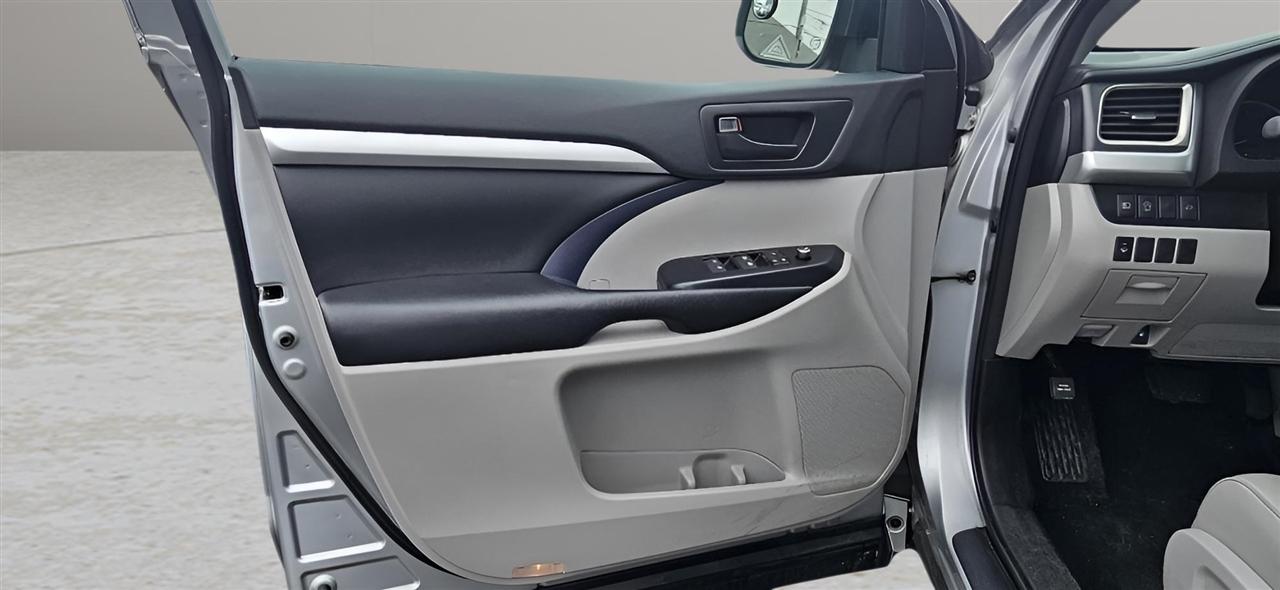 Toyota Highlander LE Plus V6 AWD (Natl) 2018