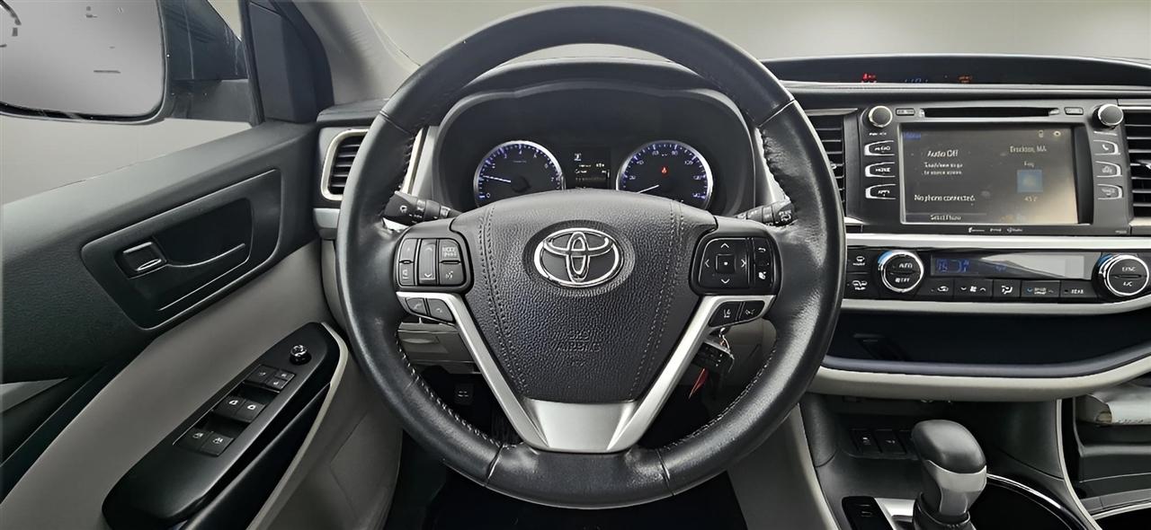 Toyota Highlander LE Plus V6 AWD (Natl) 2018