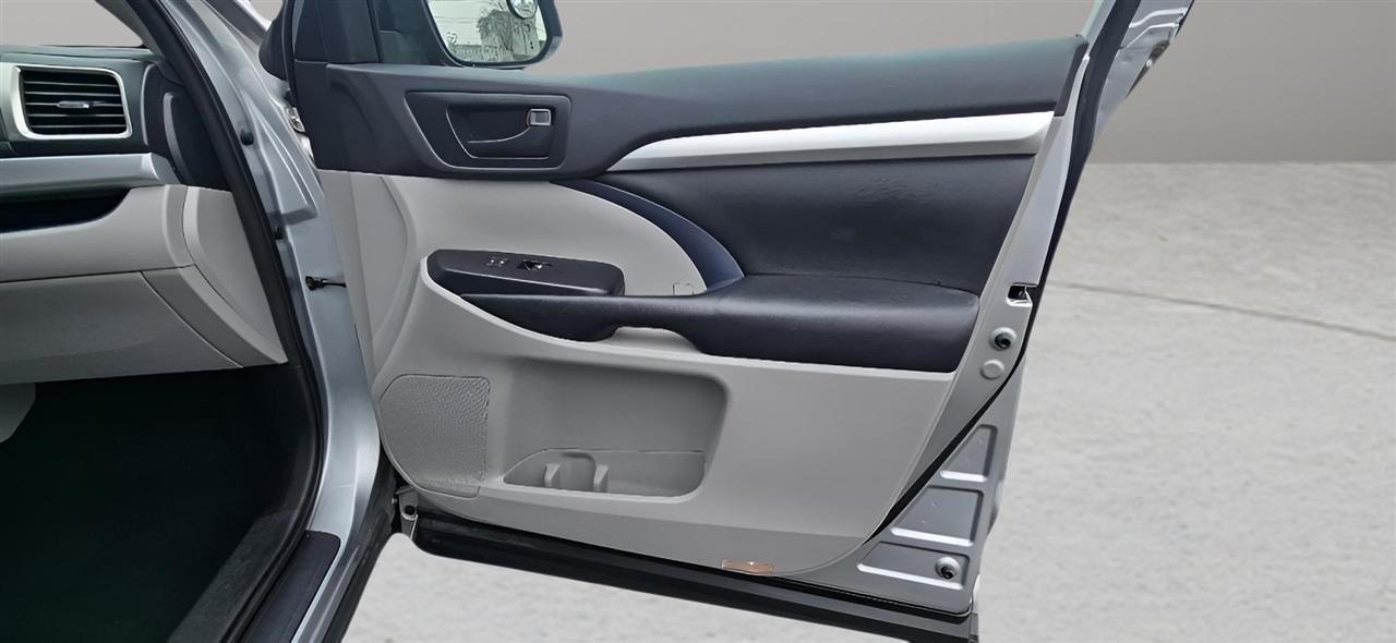 Toyota Highlander LE Plus V6 AWD (Natl) 2018