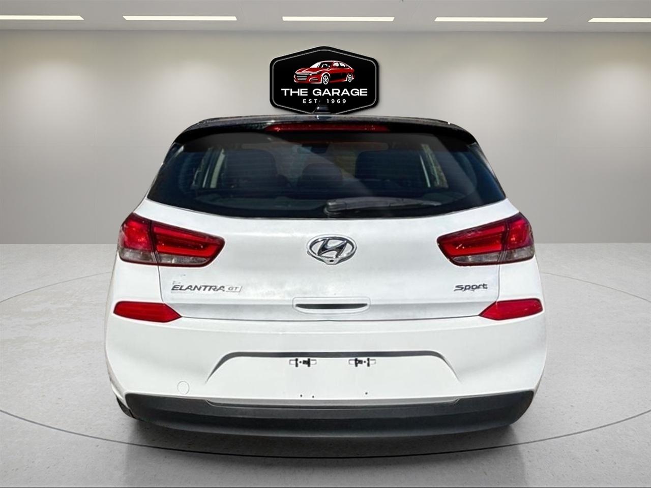 Hyundai Elantra GT Auto 2020