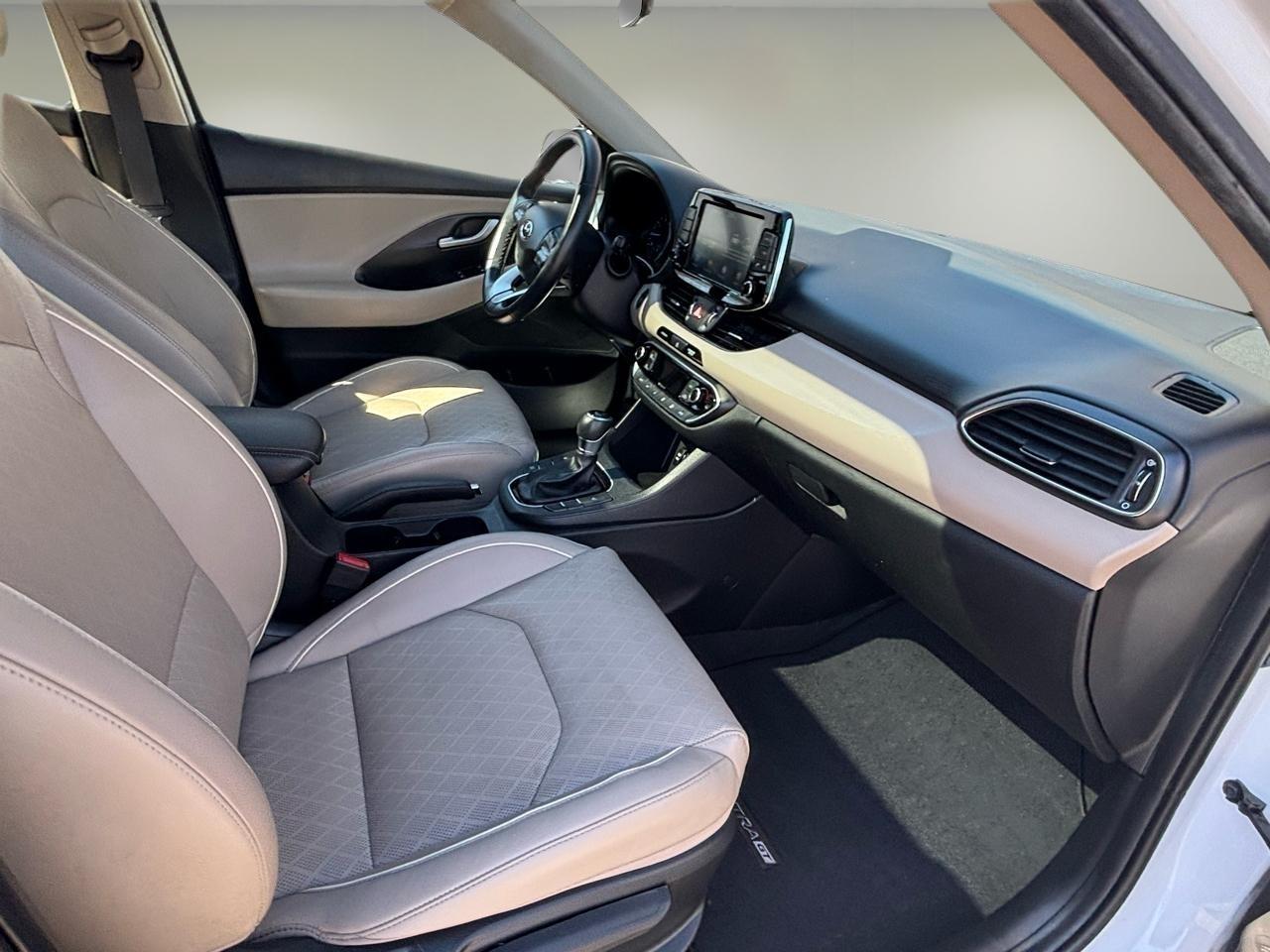 Hyundai Elantra GT Auto 2020