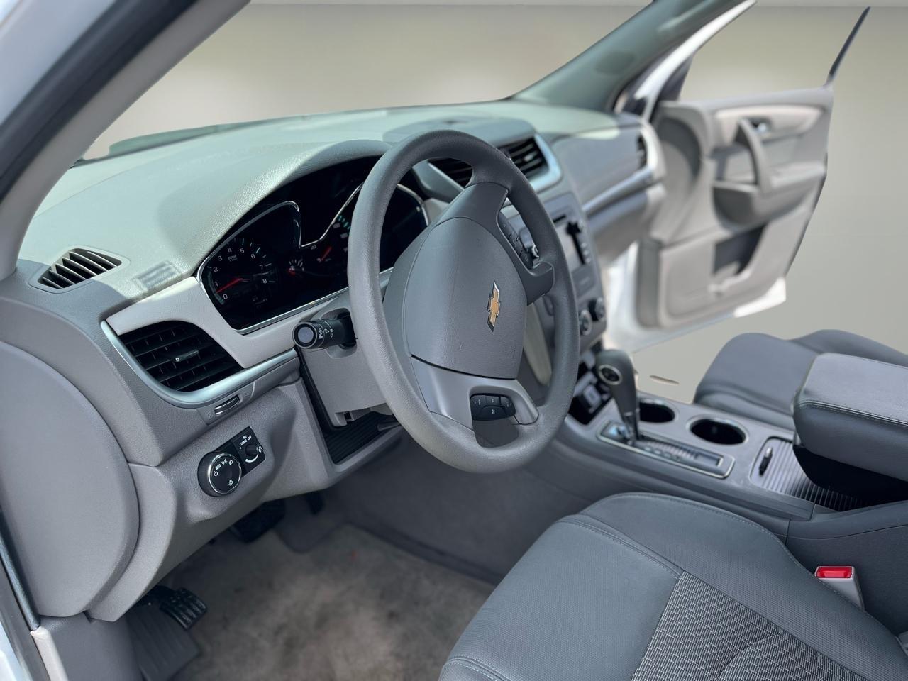 Chevrolet Traverse 4dr LS w/1LS 2016