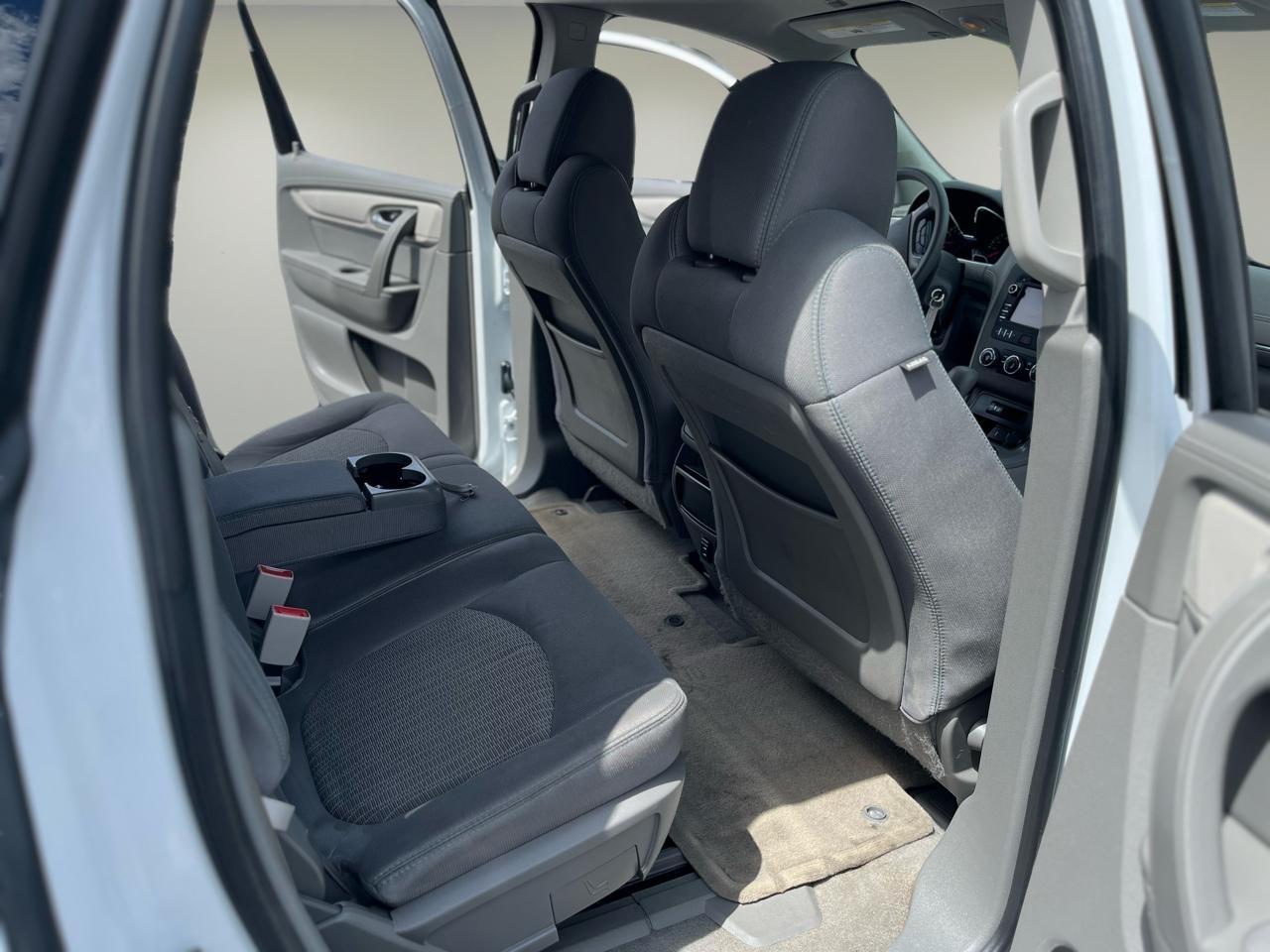 Chevrolet Traverse 4dr LS w/1LS 2016