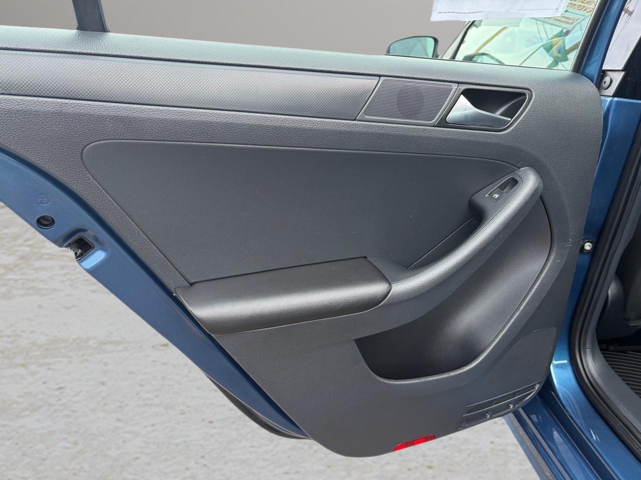 Volkswagen Jetta Sedan 4dr Auto 2.0L S 2015