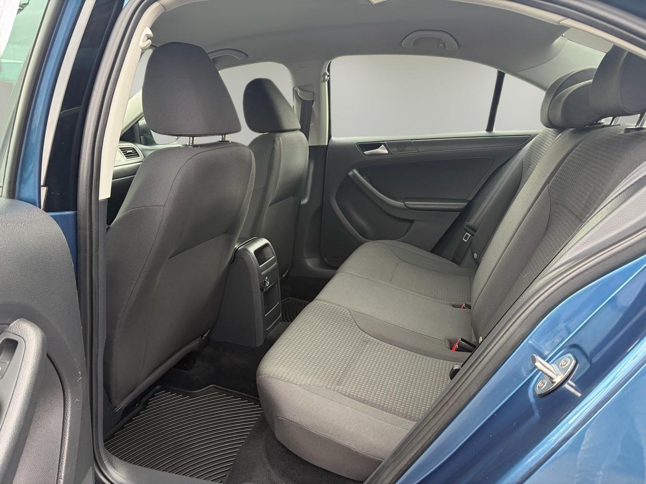Volkswagen Jetta Sedan 4dr Auto 2.0L S 2015