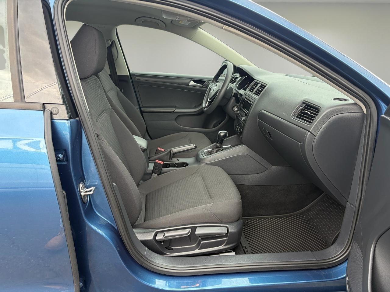 Volkswagen Jetta Sedan 4dr Auto 2.0L S 2015