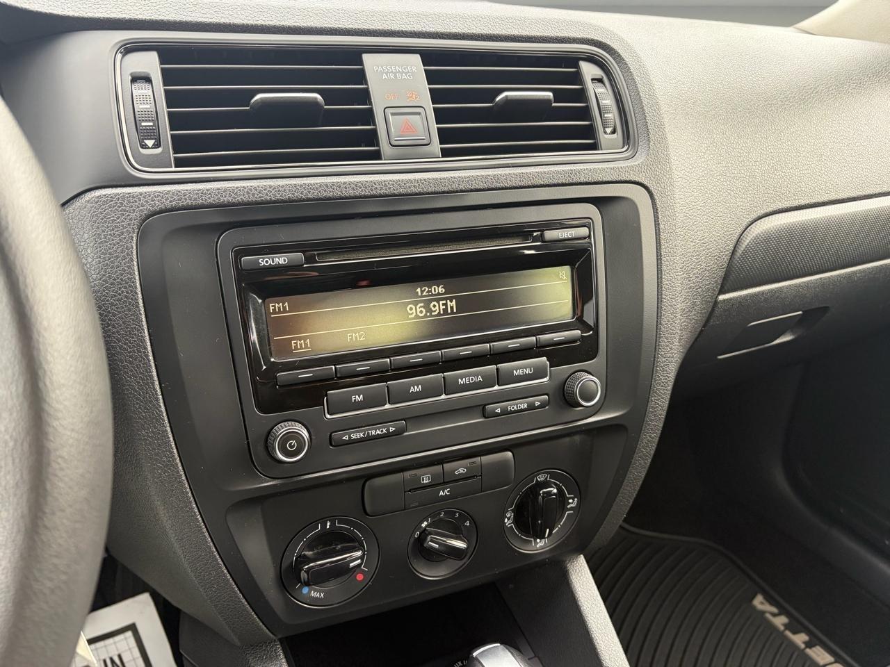Volkswagen Jetta Sedan 4dr Auto 2.0L S 2015