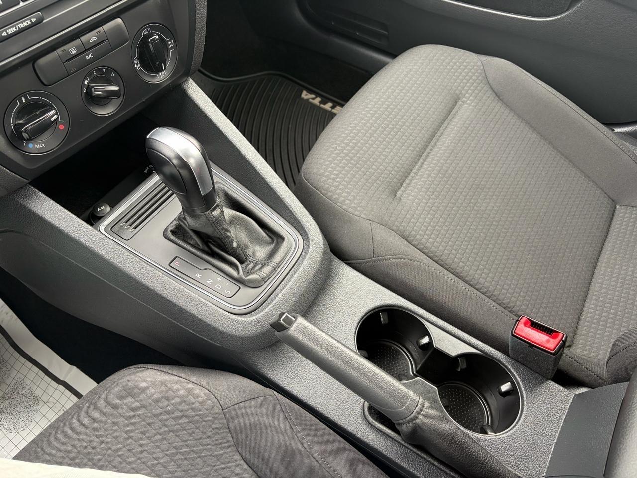 Volkswagen Jetta Sedan 4dr Auto 2.0L S 2015