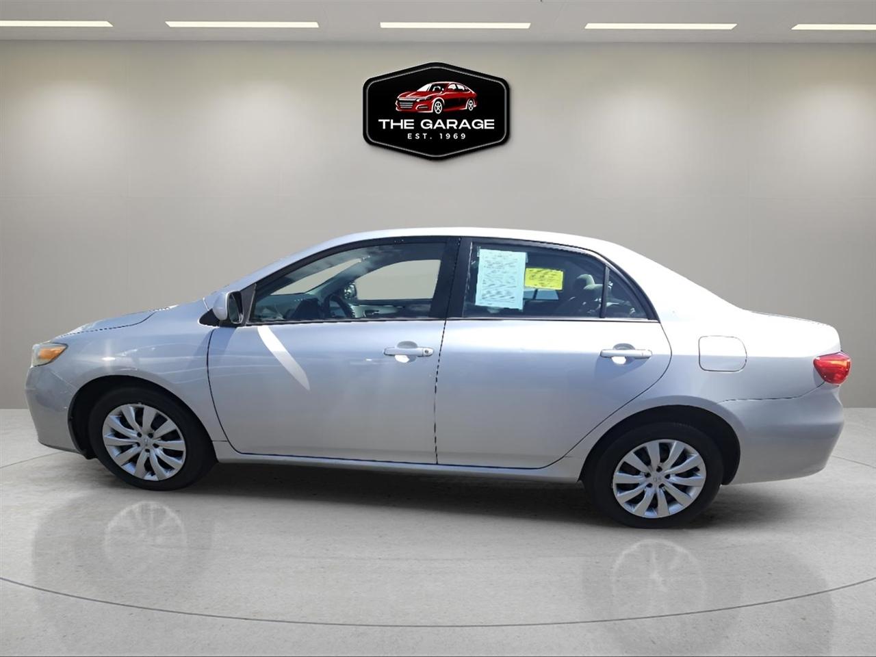 Toyota Corolla 4dr Sdn Auto LE (Natl) 2012