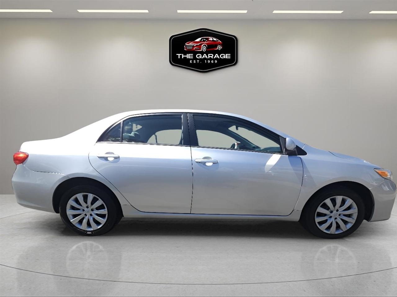 Toyota Corolla 4dr Sdn Auto LE (Natl) 2012