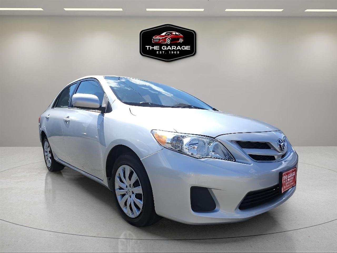 Toyota Corolla 4dr Sdn Auto LE (Natl) 2012