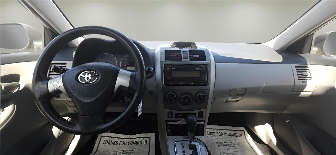 Toyota Corolla 4dr Sdn Auto LE (Natl) 2012