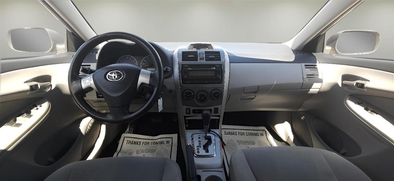 Toyota Corolla 4dr Sdn Auto LE (Natl) 2012