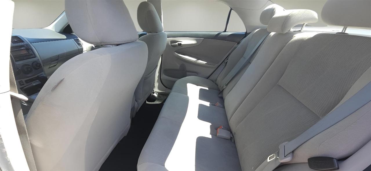 Toyota Corolla 4dr Sdn Auto LE (Natl) 2012