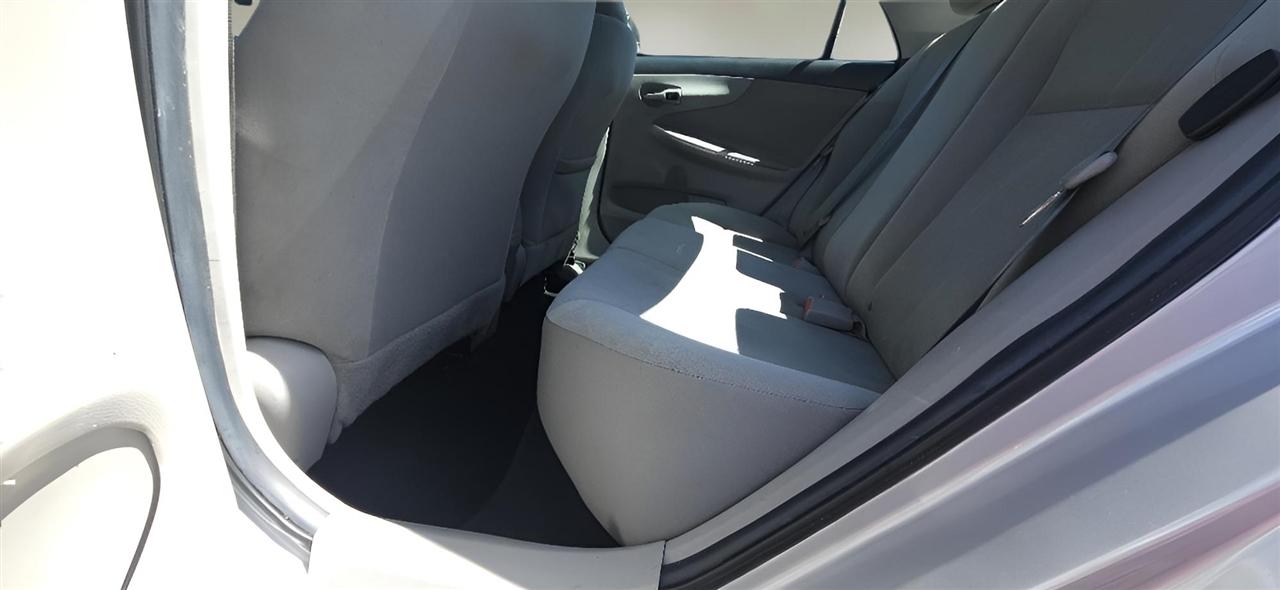 Toyota Corolla 4dr Sdn Auto LE (Natl) 2012