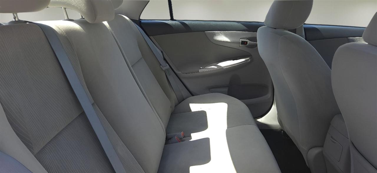 Toyota Corolla 4dr Sdn Auto LE (Natl) 2012