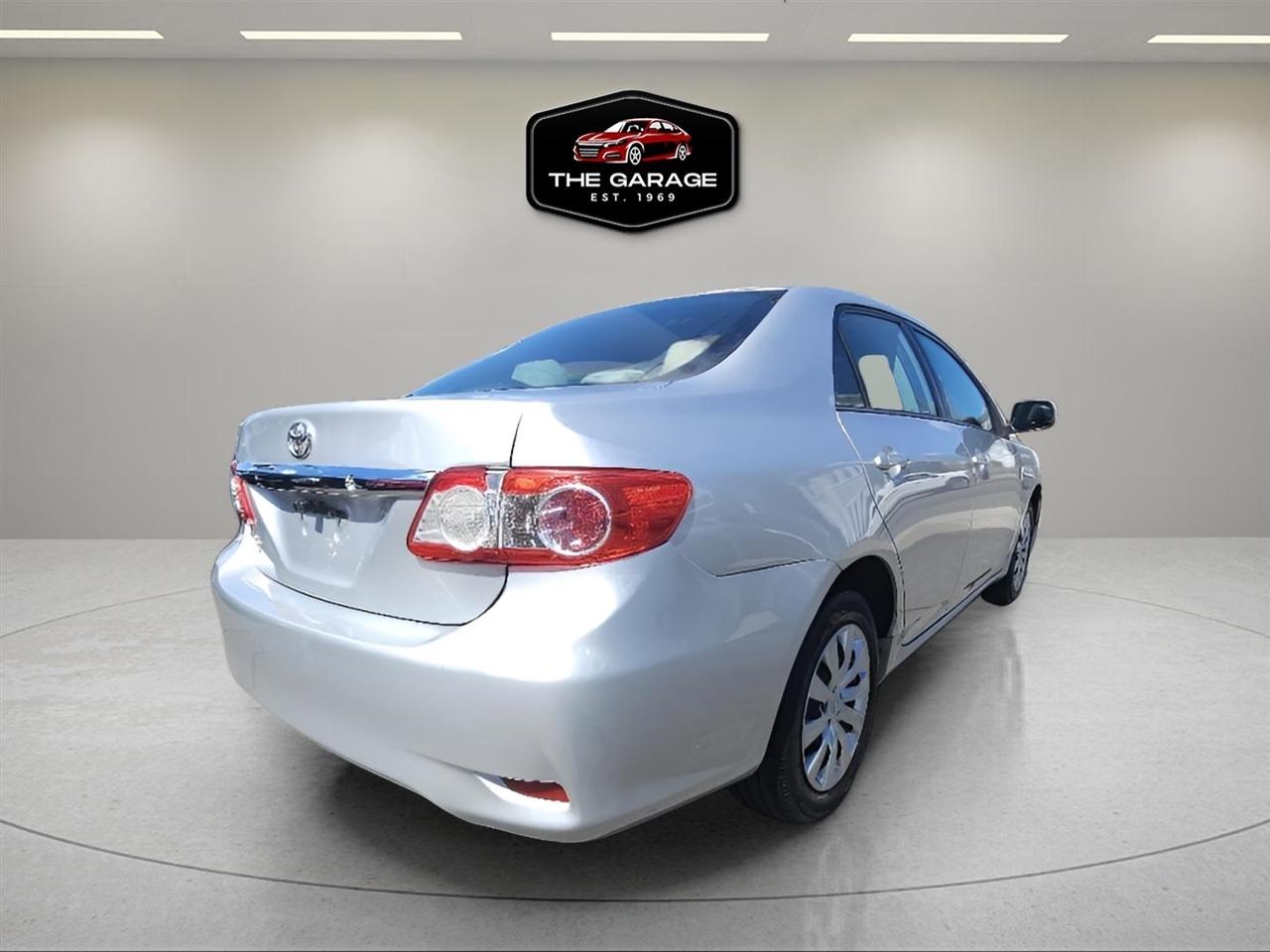 Toyota Corolla 4dr Sdn Auto LE (Natl) 2012