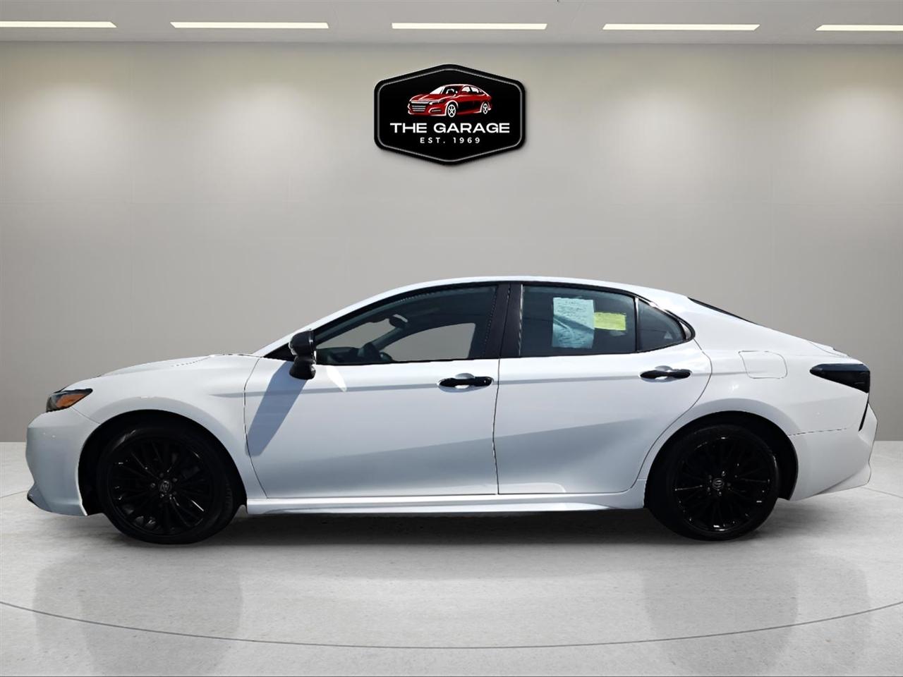 Toyota Camry SE Auto (Natl) 2020
