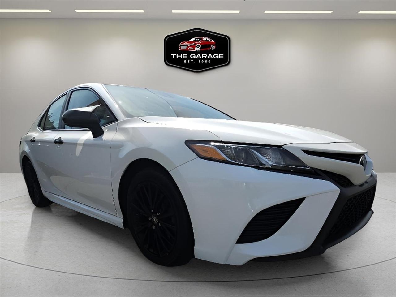 Toyota Camry SE Auto (Natl) 2020