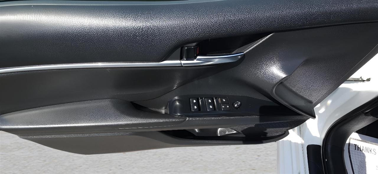 Toyota Camry SE Auto (Natl) 2020