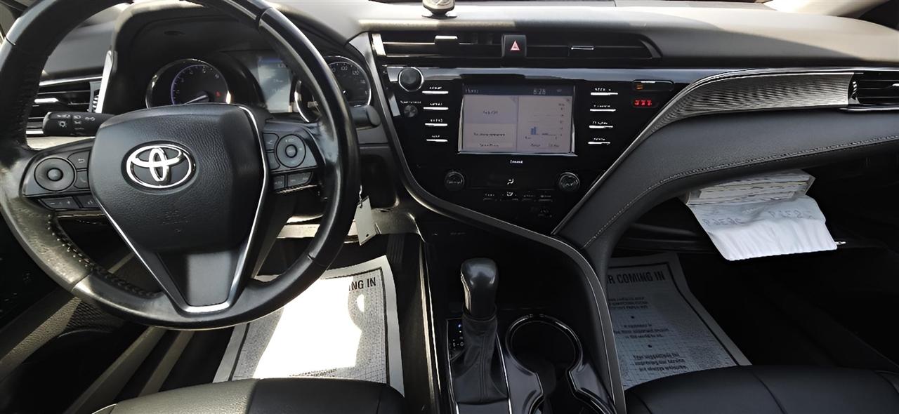 Toyota Camry SE Auto (Natl) 2020