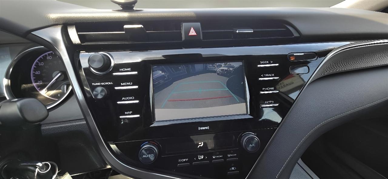 Toyota Camry SE Auto (Natl) 2020