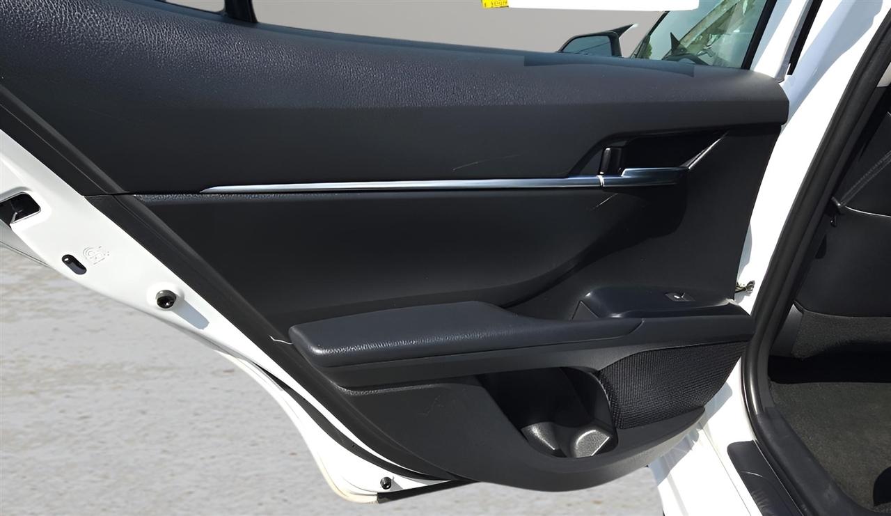 Toyota Camry SE Auto (Natl) 2020