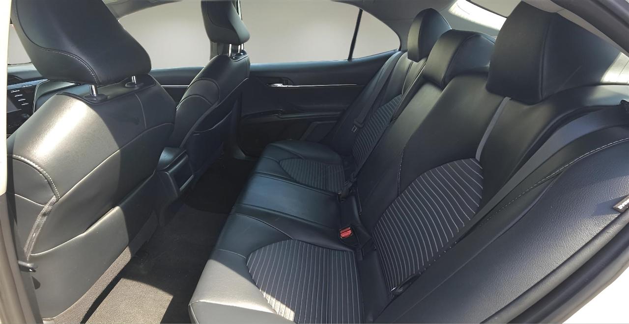 Toyota Camry SE Auto (Natl) 2020