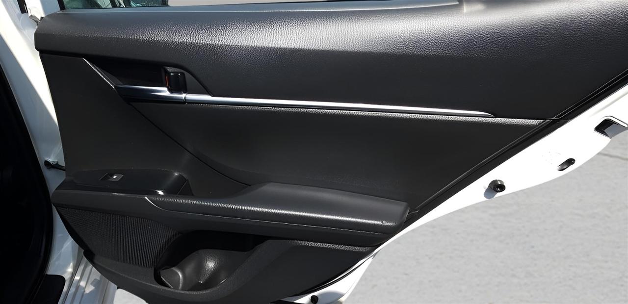 Toyota Camry SE Auto (Natl) 2020