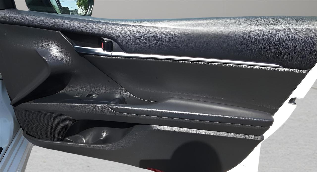 Toyota Camry SE Auto (Natl) 2020