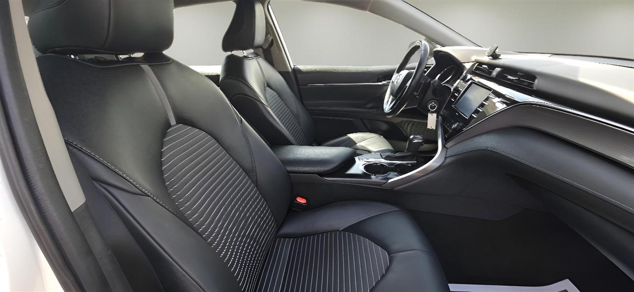 Toyota Camry SE Auto (Natl) 2020