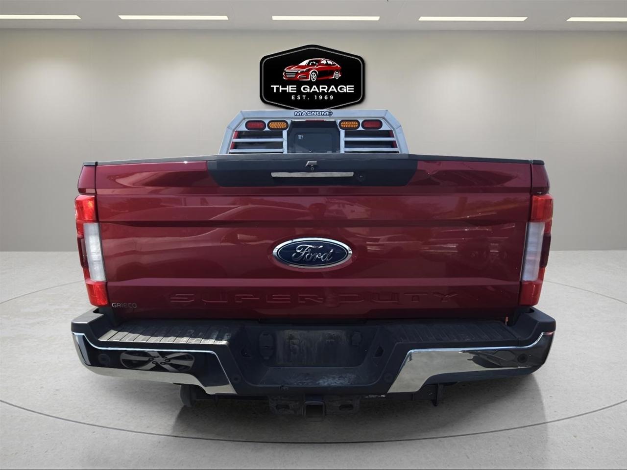 Ford Super Duty F-350 SRW Lariat 4WD Crew Cab 8' Box 2019