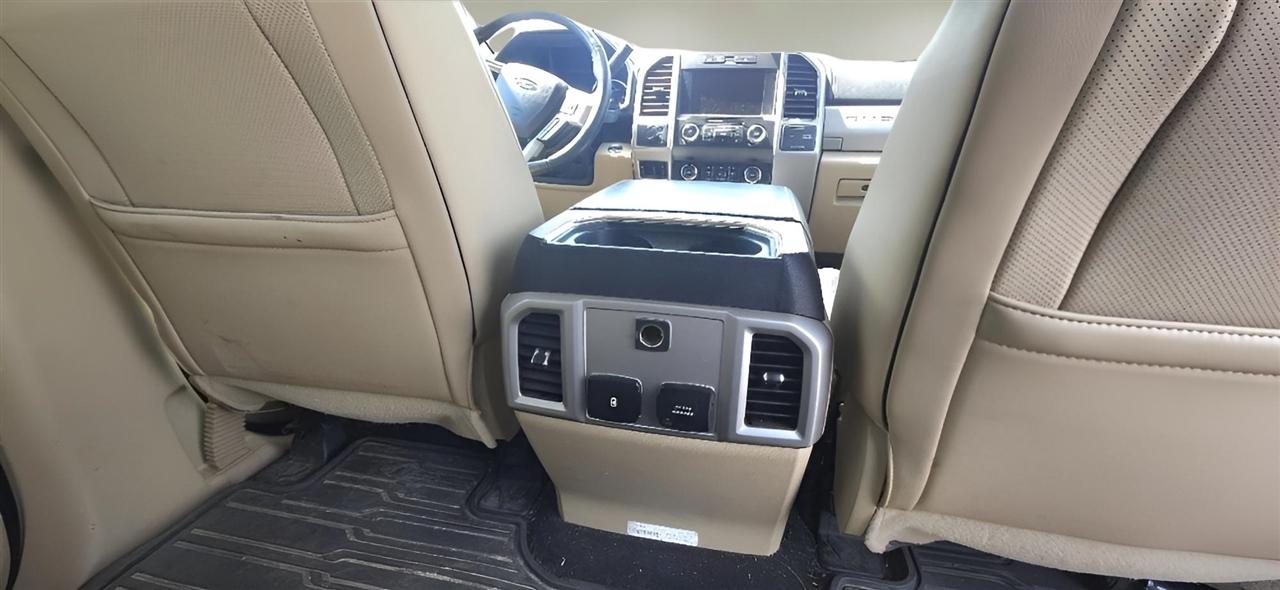 Ford Super Duty F-350 SRW Lariat 4WD Crew Cab 8' Box 2019
