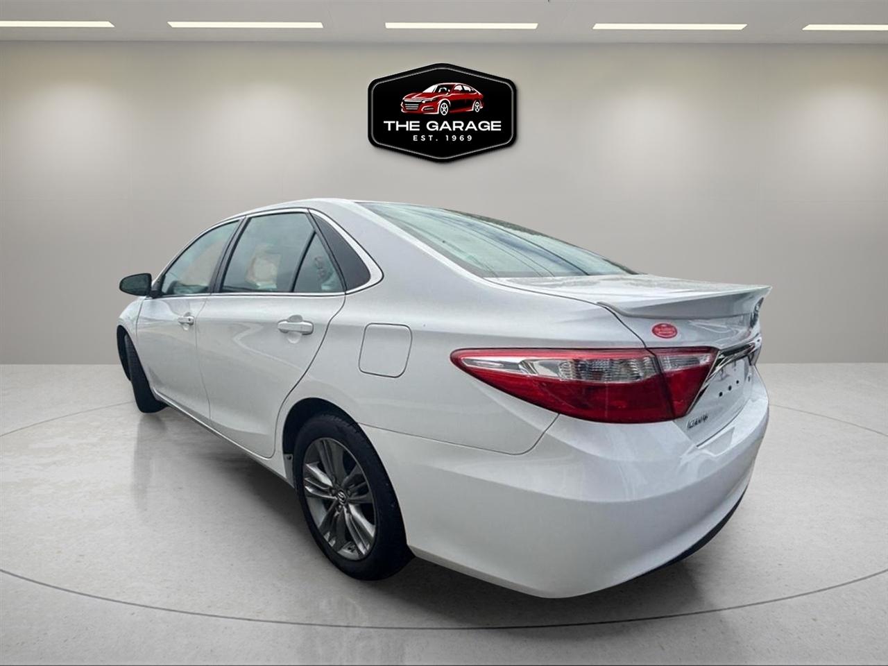 Toyota Camry 4dr Sdn I4 Auto SE w/Special Edition Pkg (Natl) 2016