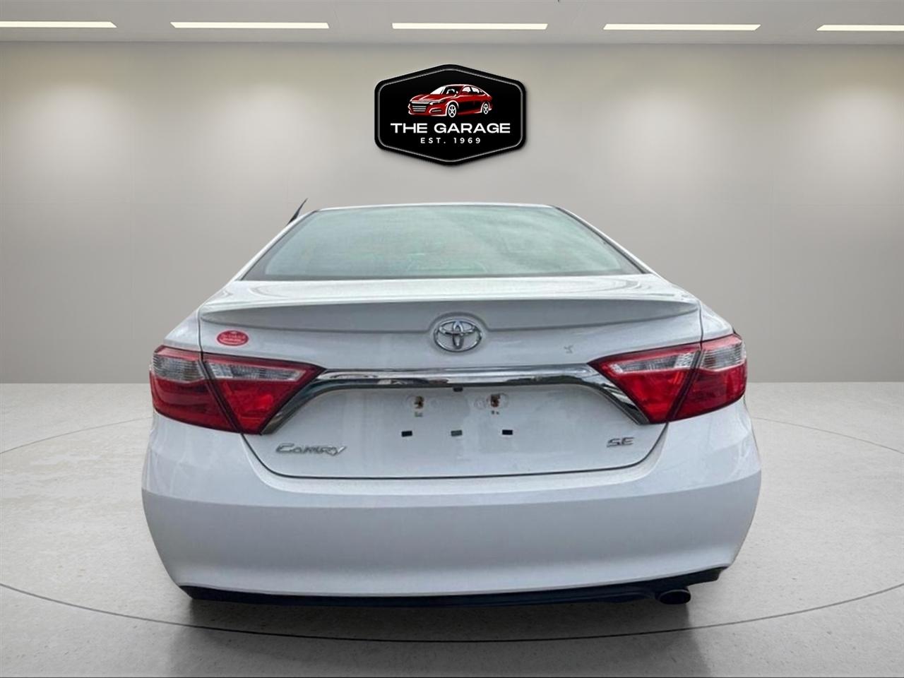 Toyota Camry 4dr Sdn I4 Auto SE w/Special Edition Pkg (Natl) 2016