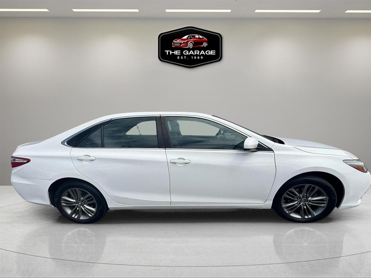 Toyota Camry 4dr Sdn I4 Auto SE w/Special Edition Pkg (Natl) 2016