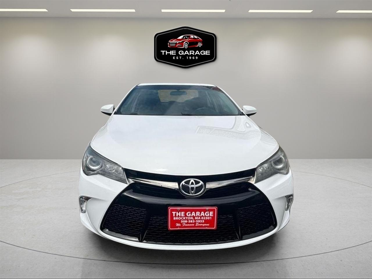 Toyota Camry 4dr Sdn I4 Auto SE w/Special Edition Pkg (Natl) 2016