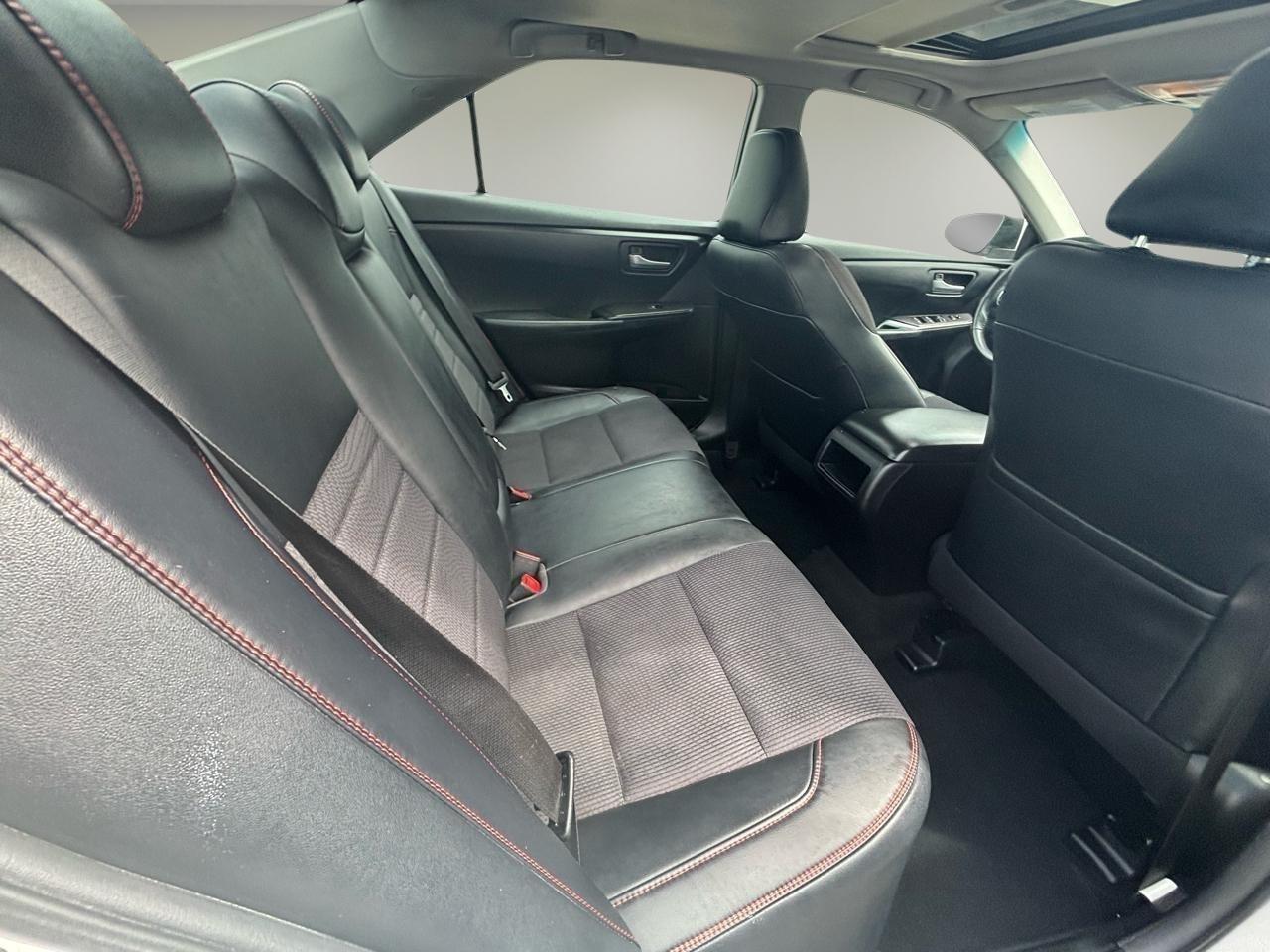 Toyota Camry 4dr Sdn I4 Auto SE w/Special Edition Pkg (Natl) 2016