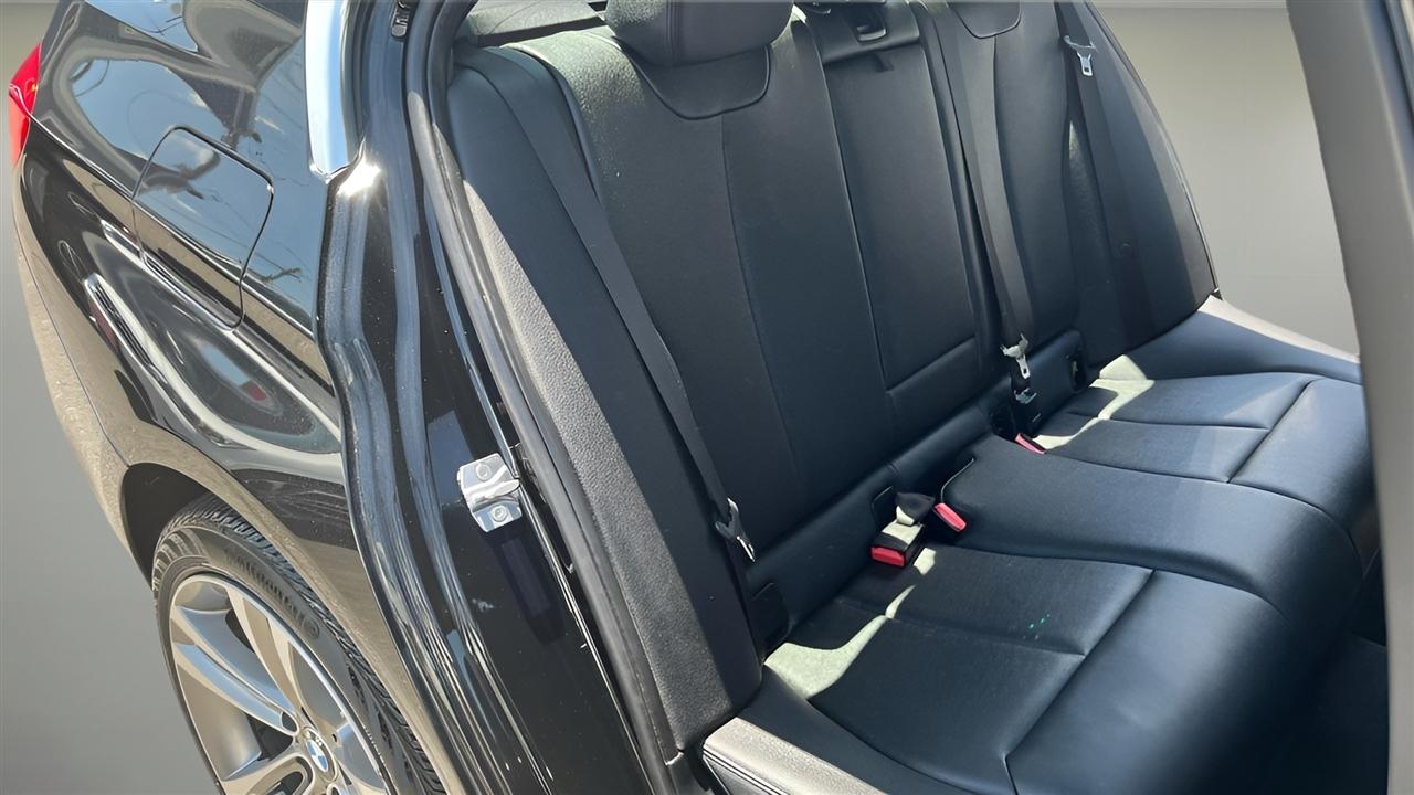 BMW 3 Series 330i xDrive Sedan 2018